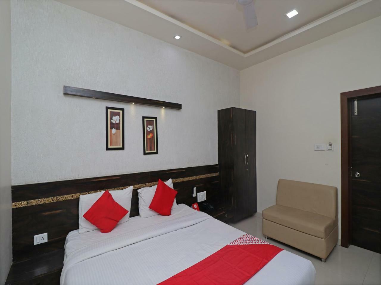 Oyo 29012 Gayatri Palace Hotel Durg Ngoại thất bức ảnh