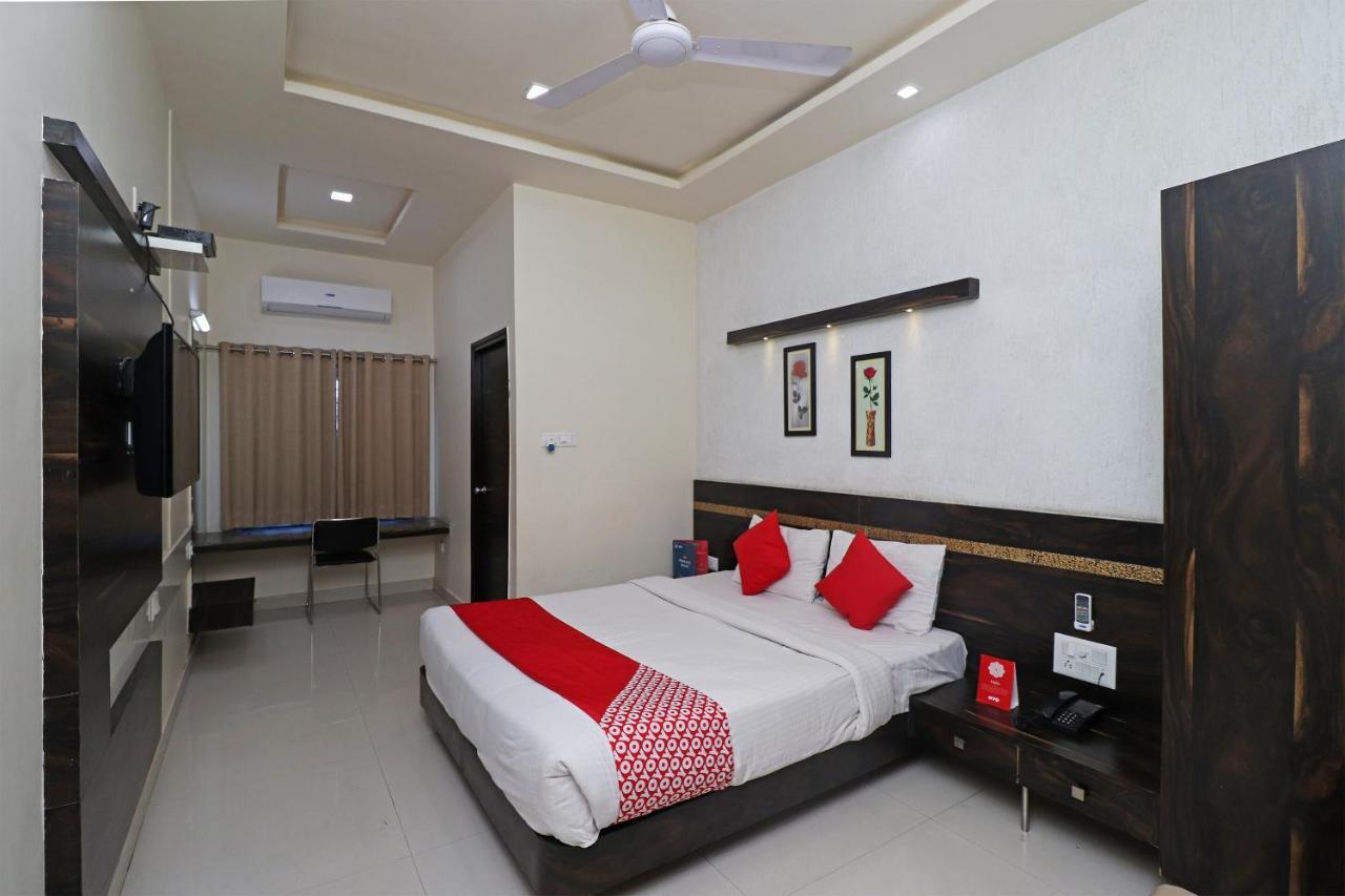 Oyo 29012 Gayatri Palace Hotel Durg Ngoại thất bức ảnh