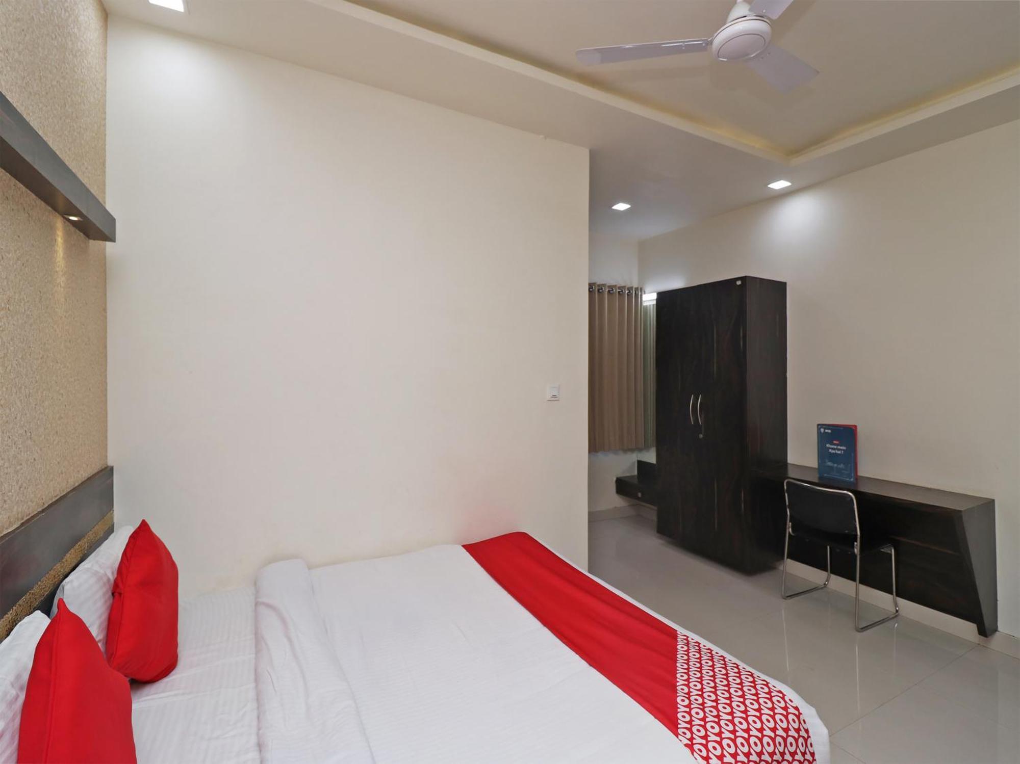 Oyo 29012 Gayatri Palace Hotel Durg Ngoại thất bức ảnh